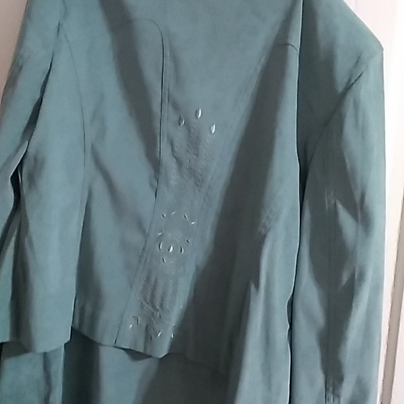 Light green skirt and jacket - Picture 2 of 2